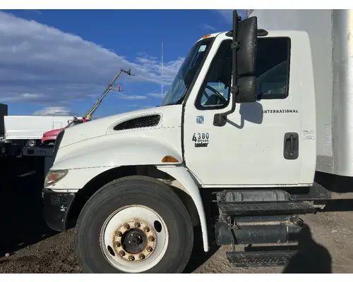 Cab INTERNATIONAL 4300 DTI Trucks