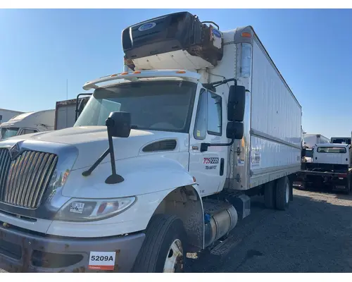 Complete Vehicle INTERNATIONAL 4300 Truck Salvage International Inc