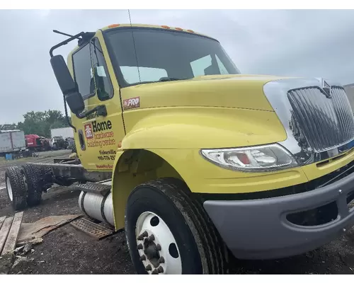 Complete Vehicle INTERNATIONAL 4300 Truck Salvage International Inc