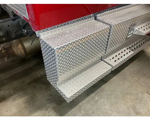International 4300 Step (Fuel Tank, Fairing