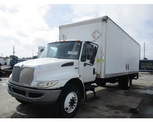 Complete Vehicle INTERNATIONAL 4300 LKQ Heavy Truck - Tampa