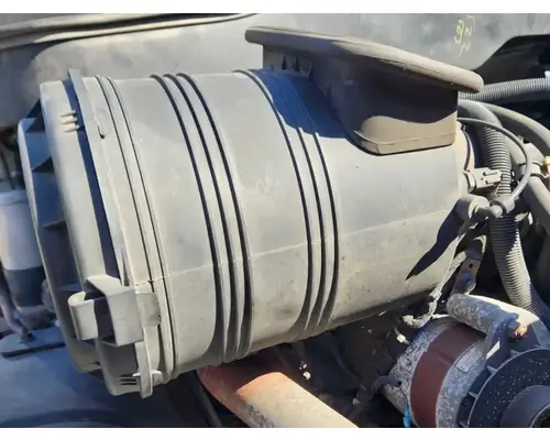 International 4400 LP Air Cleaner