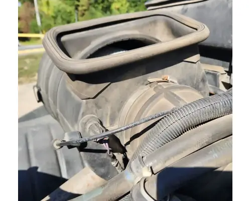 International 4400 LP Air Cleaner