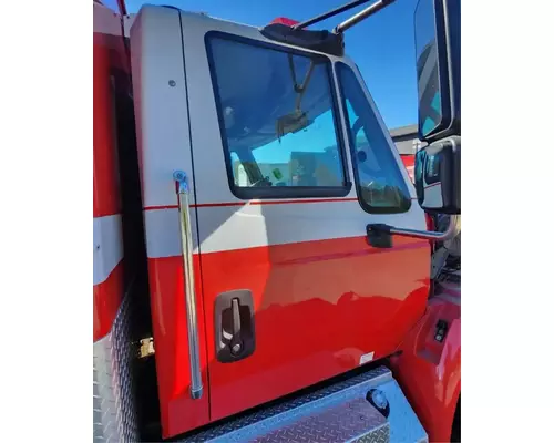 International 4400 LP Cab