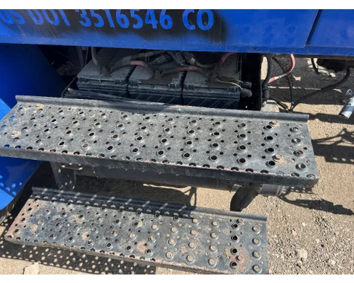 Battery Box INTERNATIONAL 4400 DTI Trucks