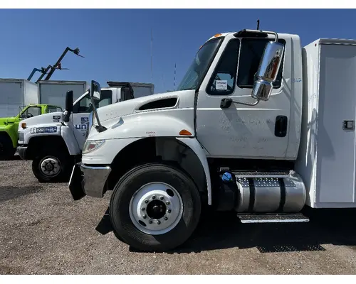 Cab INTERNATIONAL 4400 DTI Trucks