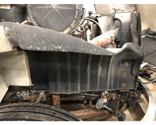 International 4400 Fender, Inner