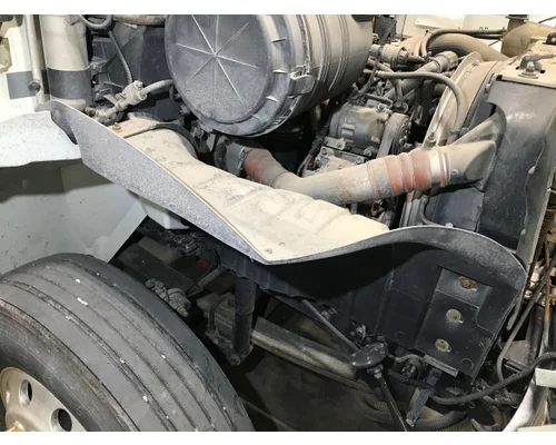 International 4400 Fender, Inner