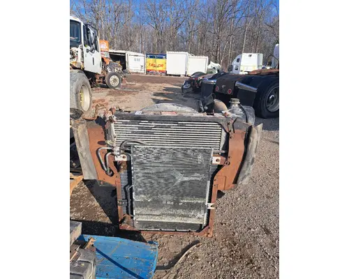 Radiator INTERNATIONAL 4400 Truck Salvage International Inc