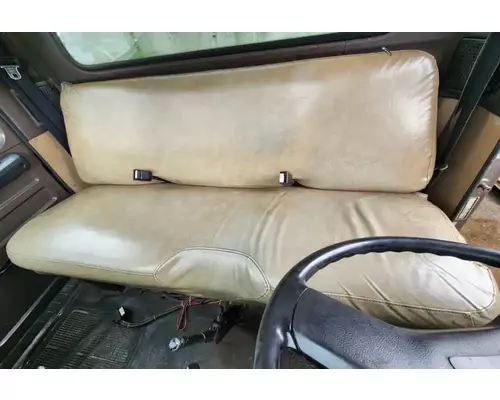 International 4600 Seat, Front
