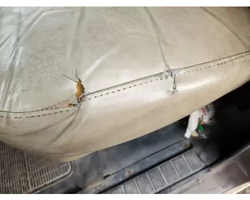 International 4600 Seat, Front