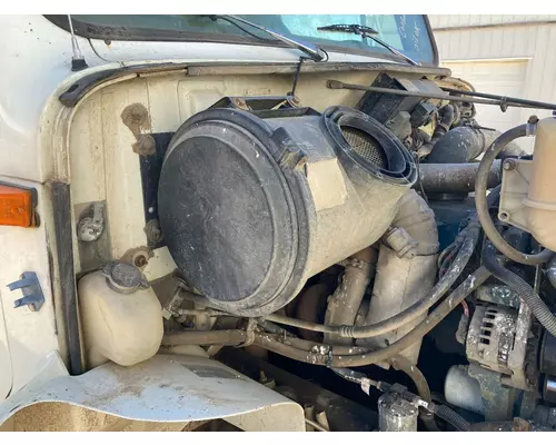 International 4700 Air Cleaner