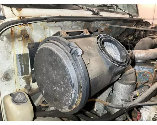 International 4700 Air Cleaner