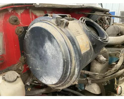 International 4700 Air Cleaner