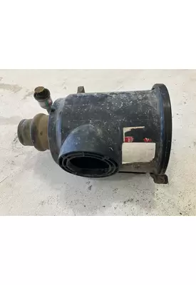 International 4700 Air Cleaner