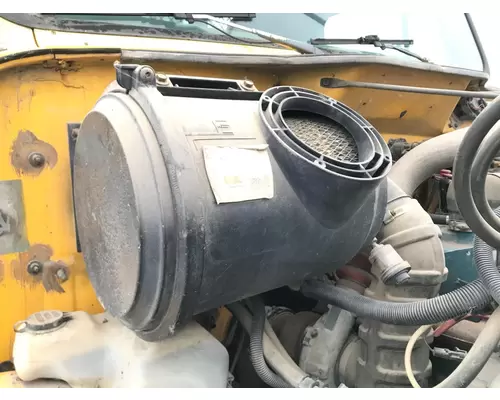 International 4900 Air Cleaner