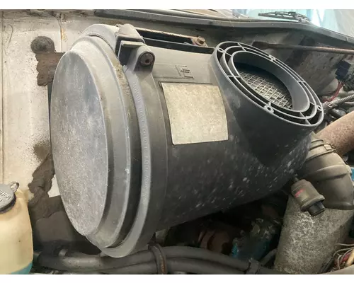 International 4900 Air Cleaner