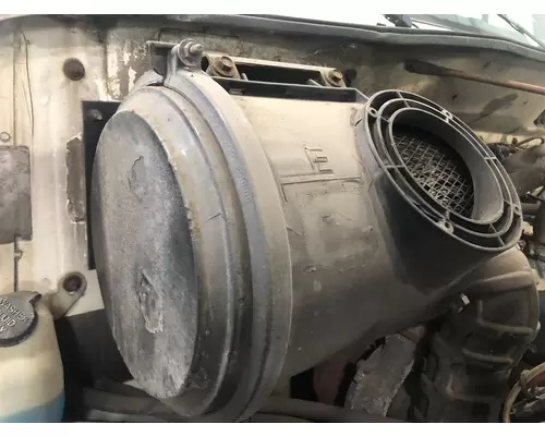 International 4900 Air Cleaner