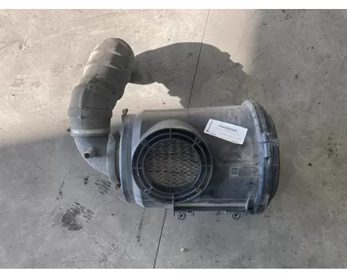 International 4900 Air Cleaner