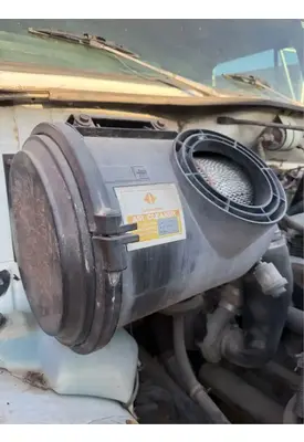 International 4900 Air Cleaner