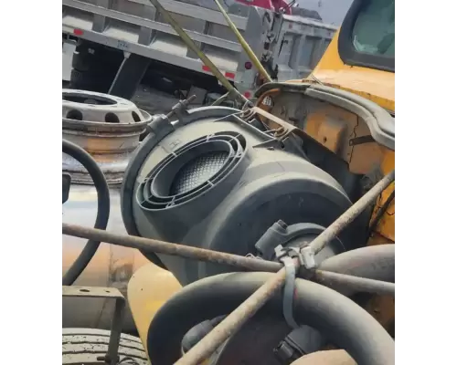 International 4900 Air Cleaner