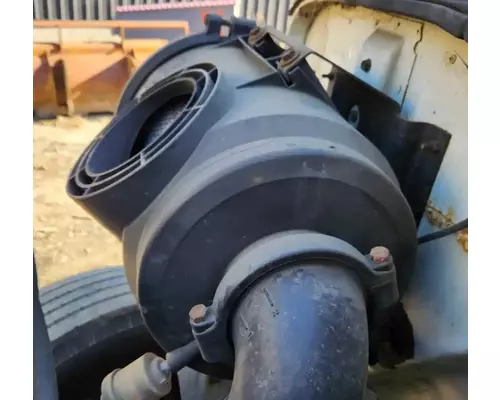 International 4900 Air Cleaner