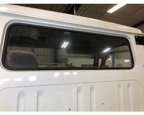 International 4900 Back Glass