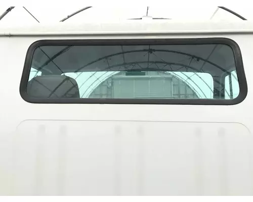 International 4900 Back Glass