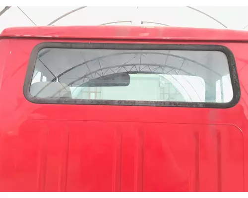 International 4900 Back Glass