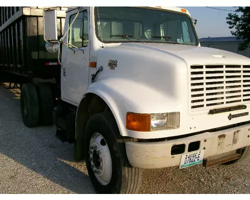 Complete Vehicle INTERNATIONAL 4900 B &amp; W Truck Repair Inc.