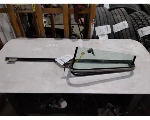 Door Vent Glass, Front INTERNATIONAL 4900 LKQ Thompson Motors - Wykoff