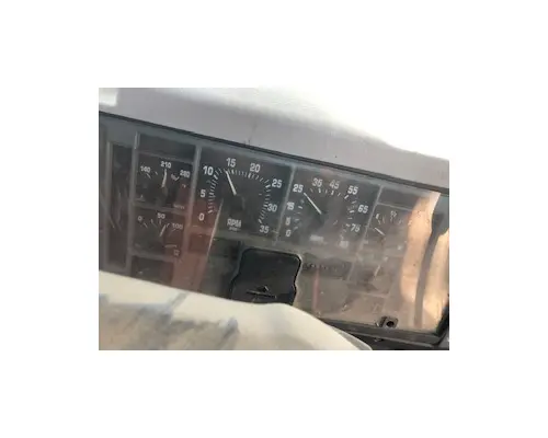 Instrument Cluster INTERNATIONAL 4900 American Truck Salvage