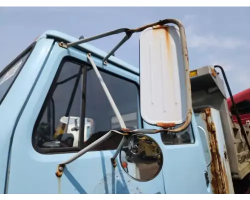 International 4900 Mirror (Side View)