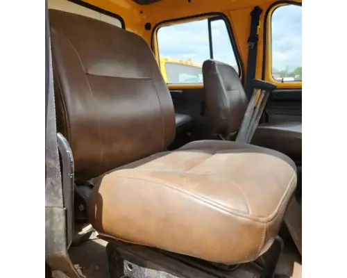 International 4900 Seat, Front