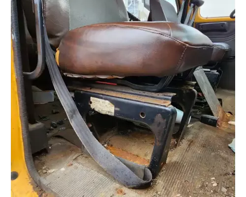 International 4900 Seat, Front