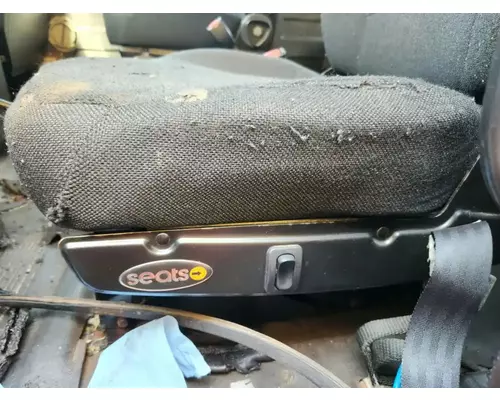 International 4900 Seat, Front
