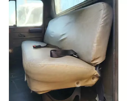 International 4900 Seat, Front