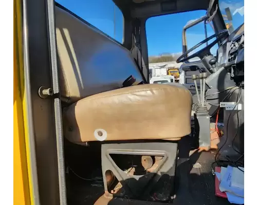 International 4900 Seat, Front
