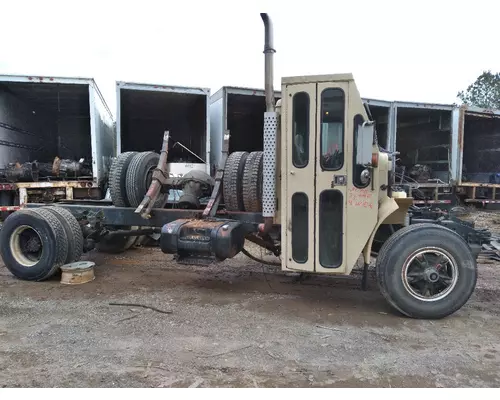 Spindle / Knuckle, Front INTERNATIONAL 4900 Crest Truck Parts