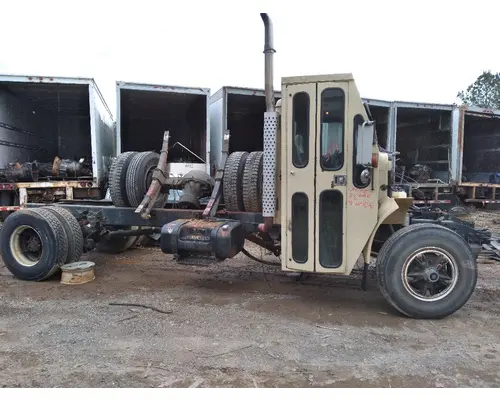 Spindle / Knuckle, Front INTERNATIONAL 4900 Crest Truck Parts