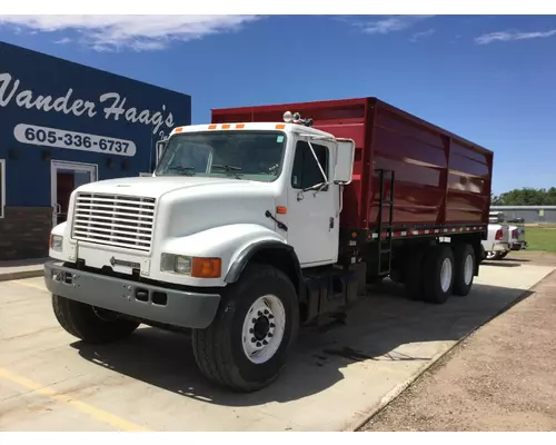 International 4900 Truck