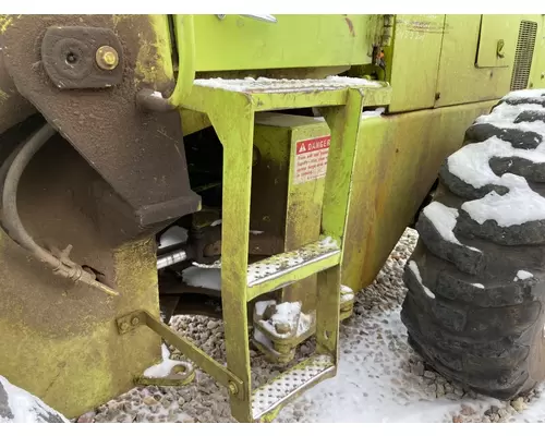 International 515 Equip Step