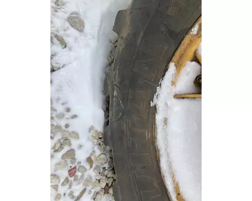 International 515 Equip Tire and Rim