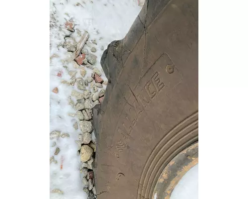 International 515 Equip Tire and Rim
