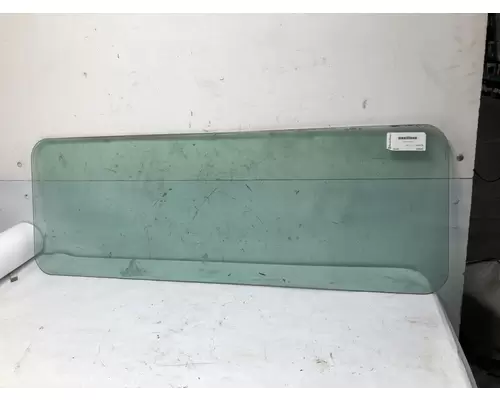 International 5500I Back Glass