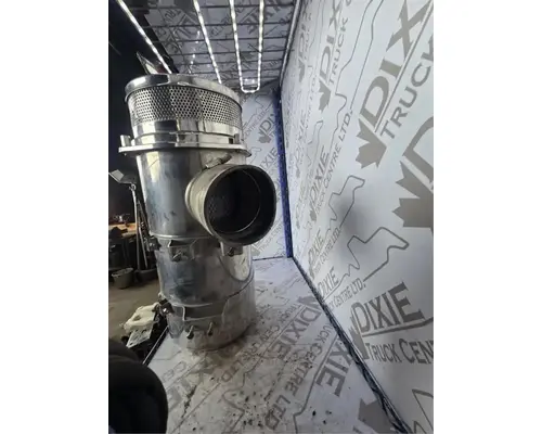 International 5900I Air Cleaner