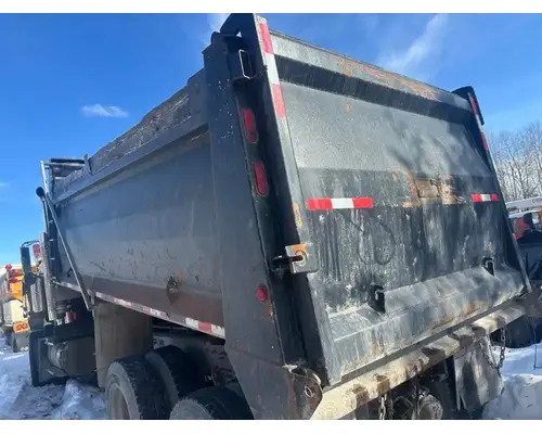 International 5900I Box  Bed