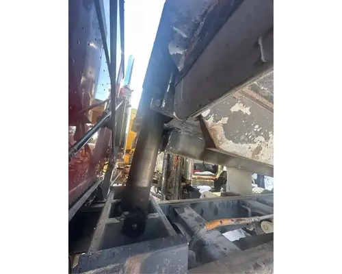 International 5900I Box  Bed