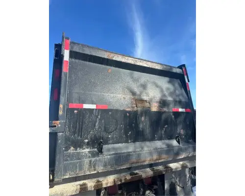 International 5900I Box  Bed