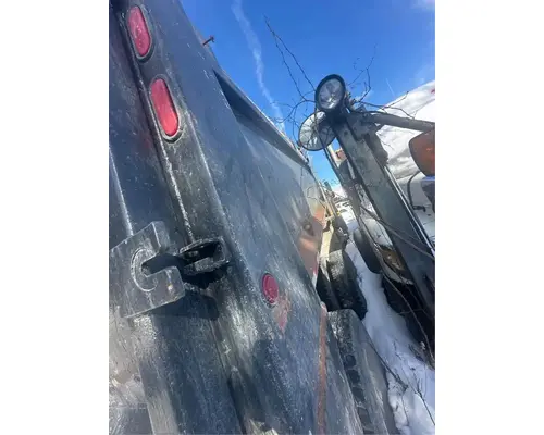 International 5900I Box  Bed